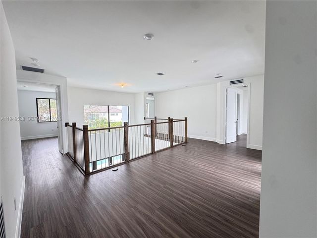 19670 NE 14th Ct 19670, Miami, FL 33179