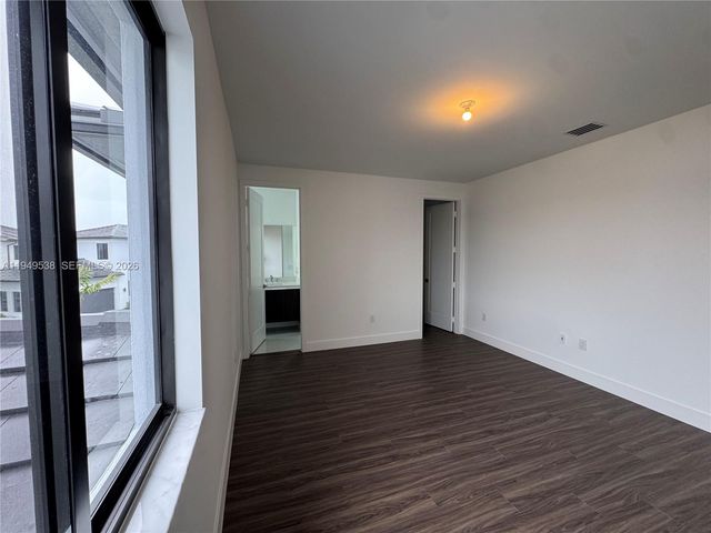 19670 NE 14th Ct 19670, Miami, FL 33179