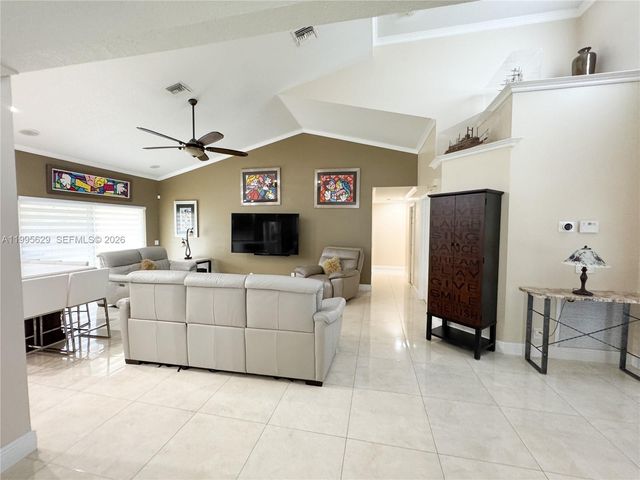 2723 E Abiaca Cir, Davie, FL 33328