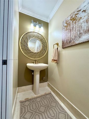 2723 E Abiaca Cir, Davie, FL 33328