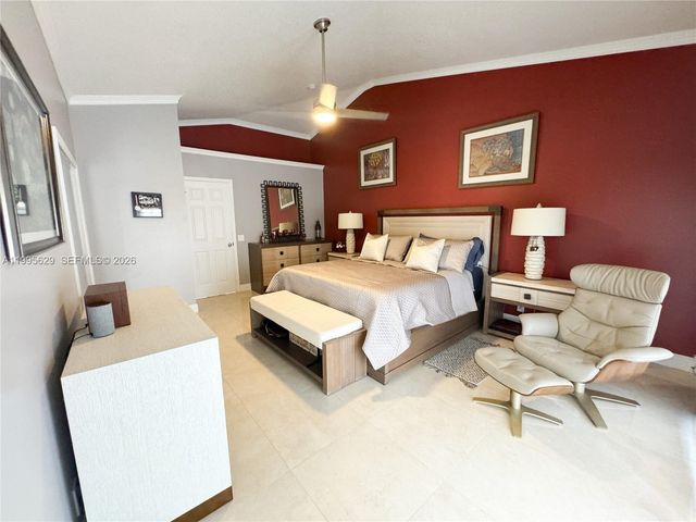 2723 E Abiaca Cir, Davie, FL 33328