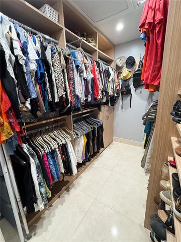 2723 E Abiaca Cir, Davie, FL 33328