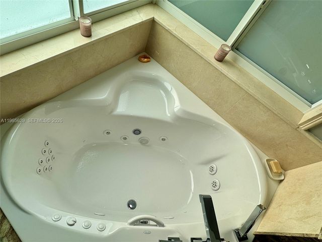 2723 E Abiaca Cir, Davie, FL 33328