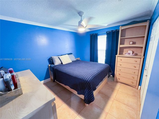 2723 E Abiaca Cir, Davie, FL 33328