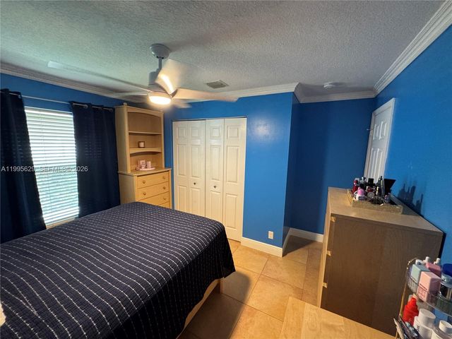 2723 E Abiaca Cir, Davie, FL 33328