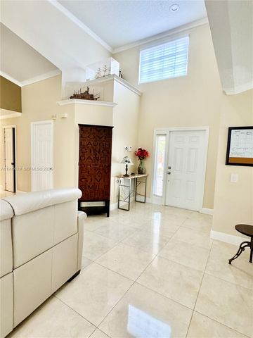 2723 E Abiaca Cir, Davie, FL 33328