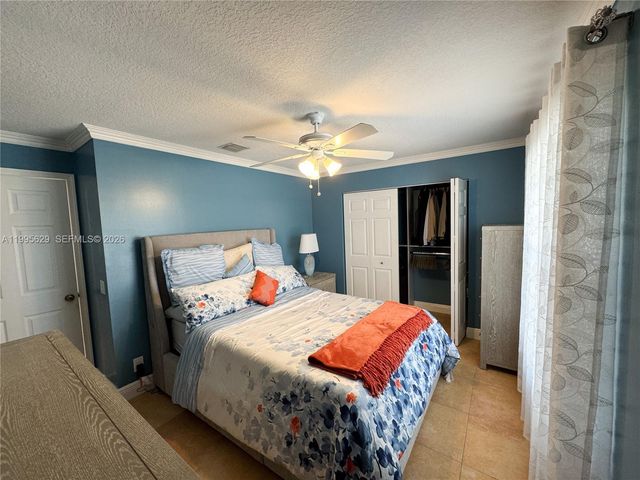 2723 E Abiaca Cir, Davie, FL 33328