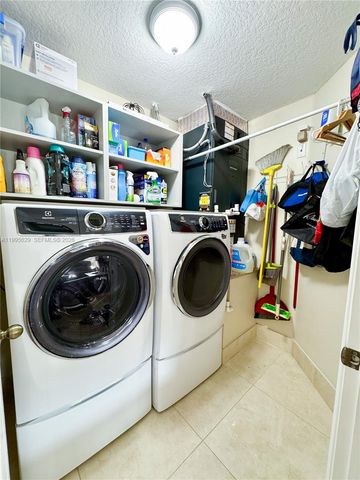 2723 E Abiaca Cir, Davie, FL 33328