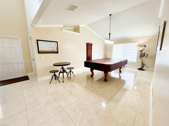 2723 E Abiaca Cir, Davie, FL 33328