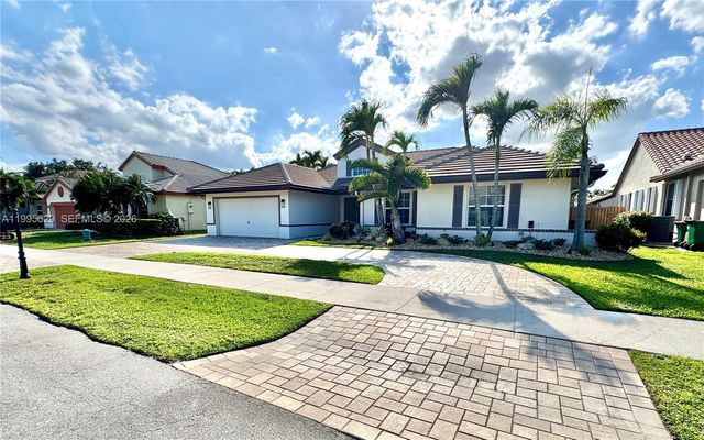 2723 E Abiaca Cir, Davie, FL 33328