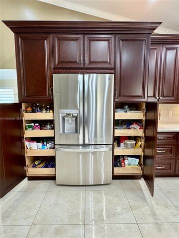 2723 E Abiaca Cir, Davie, FL 33328