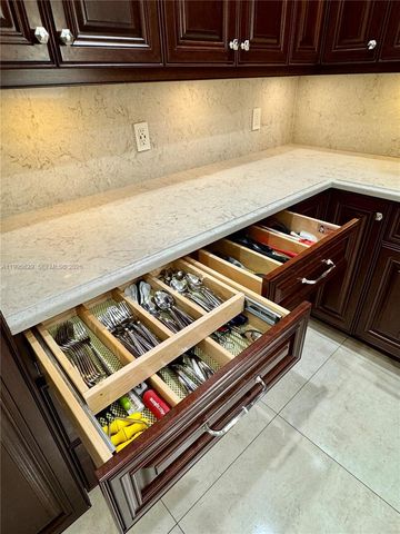 2723 E Abiaca Cir, Davie, FL 33328