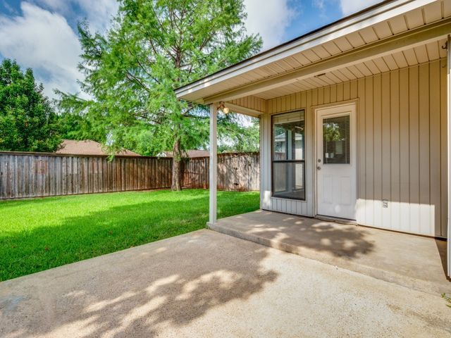 2126 Pueblo Drive, Carrollton, TX 75006