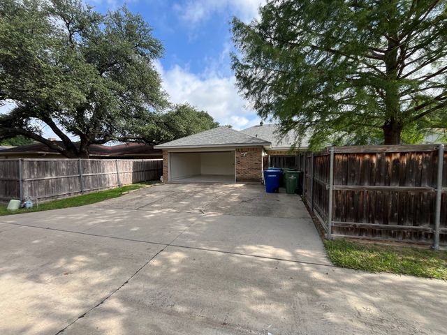 2126 Pueblo Drive, Carrollton, TX 75006