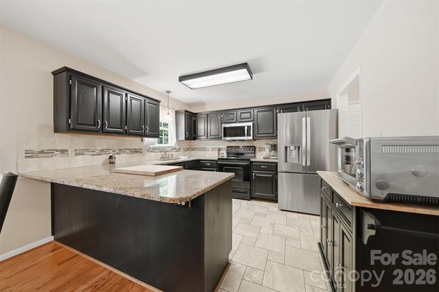 1032 30th Avenue Lane NE, Hickory, NC 28601