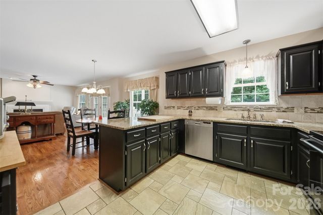 1032 30th Avenue Lane NE, Hickory, NC 28601