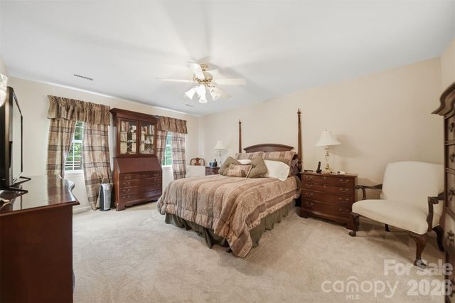 1032 30th Avenue Lane NE, Hickory, NC 28601
