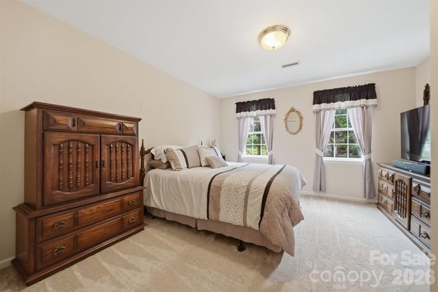 1032 30th Avenue Lane NE, Hickory, NC 28601