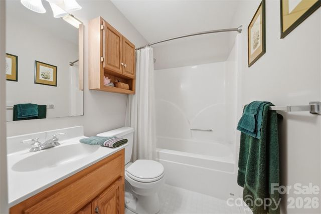 1032 30th Avenue Lane NE, Hickory, NC 28601