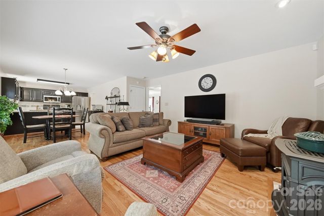 1032 30th Avenue Lane NE, Hickory, NC 28601