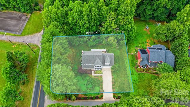 1032 30th Avenue Lane NE, Hickory, NC 28601