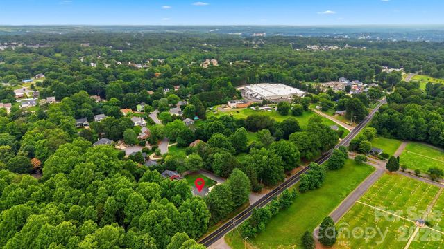 1032 30th Avenue Lane NE, Hickory, NC 28601