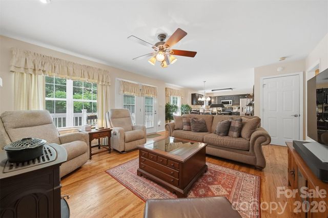 1032 30th Avenue Lane NE, Hickory, NC 28601
