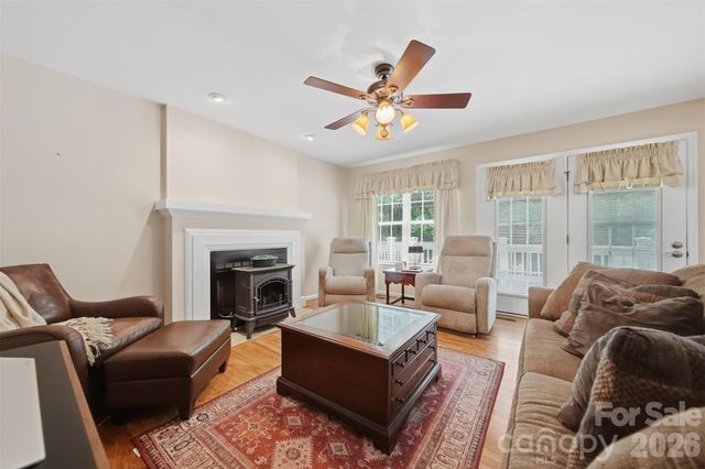 1032 30th Avenue Lane NE, Hickory, NC 28601
