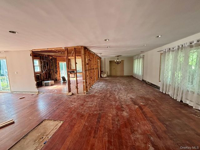 14 New Street, Great River, NY 11739