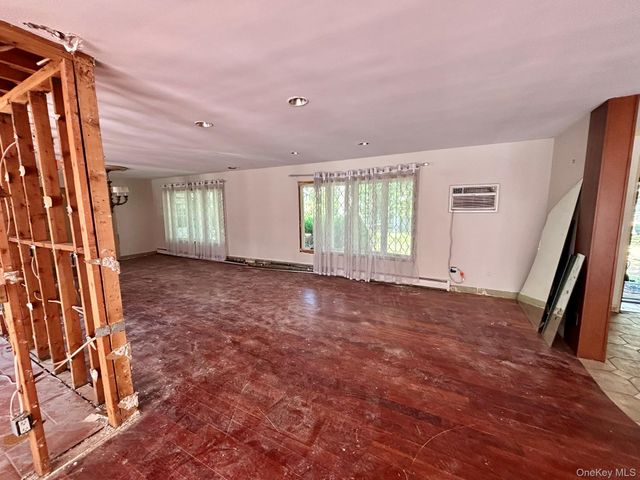 14 New Street, Great River, NY 11739