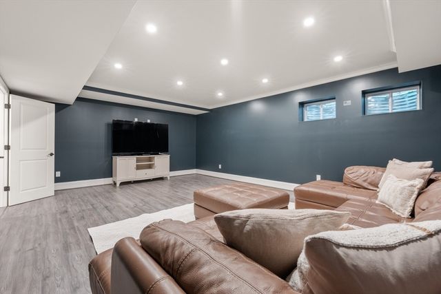 83 Brown, Weston, MA 02493