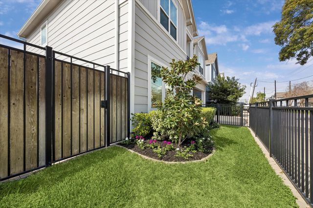 2411 Detering Street, Houston, TX 77007