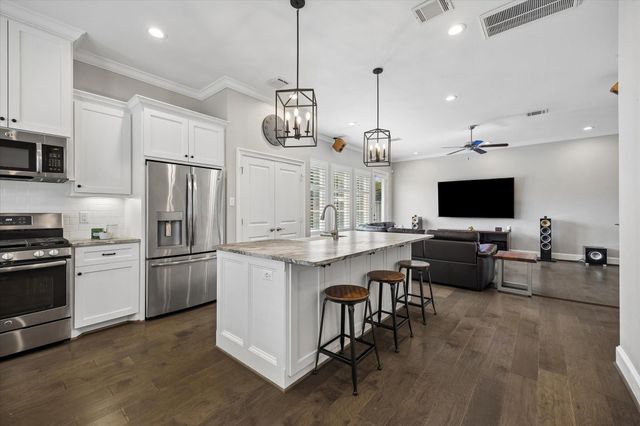 2411 Detering Street, Houston, TX 77007