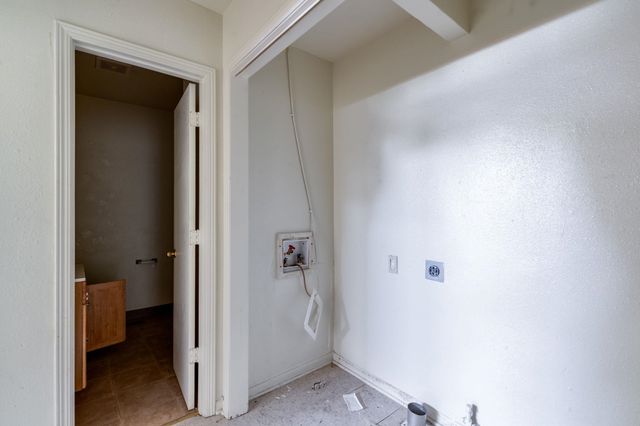 2120 E Random Rd, Wichita, KS 67214