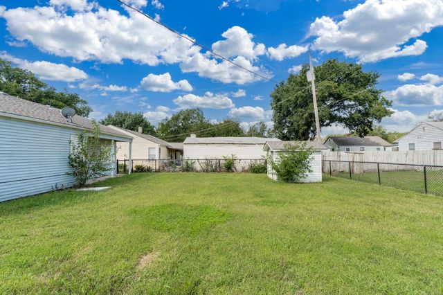 2120 E Random Rd, Wichita, KS 67214