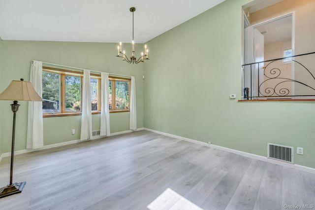 10 Laurie Road, Brentwood, NY 11717