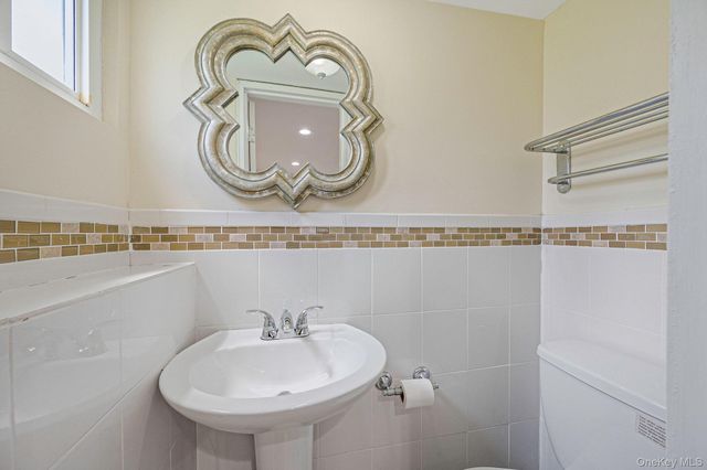 10 Laurie Road, Brentwood, NY 11717