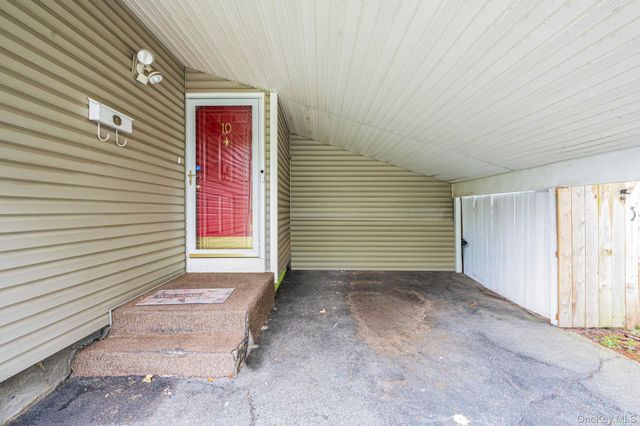 10 Laurie Road, Brentwood, NY 11717