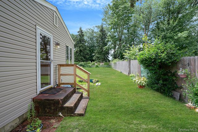 10 Laurie Road, Brentwood, NY 11717