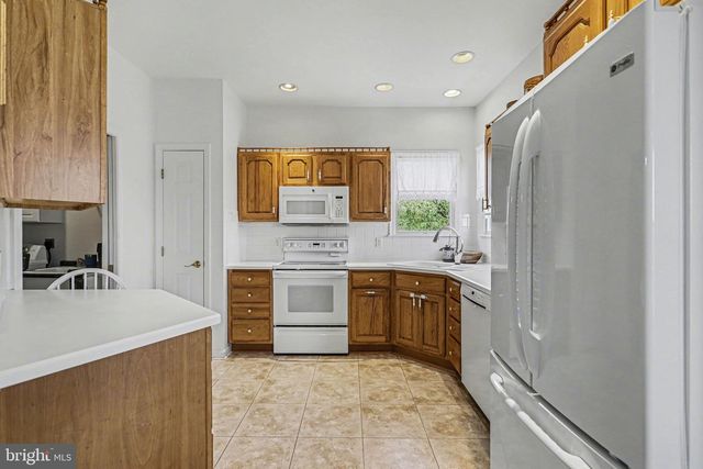2425 ROLLING HILLS DRIVE, Mechanicsburg, PA 17055