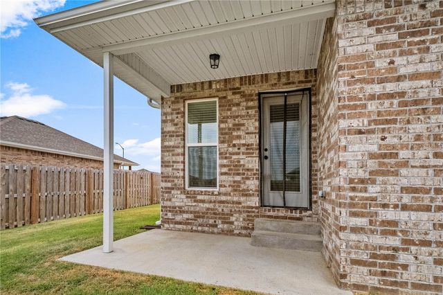 908 S Sparrow Street, Siloam Springs, AR 72761