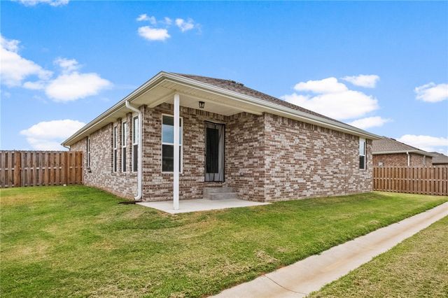 908 S Sparrow Street, Siloam Springs, AR 72761