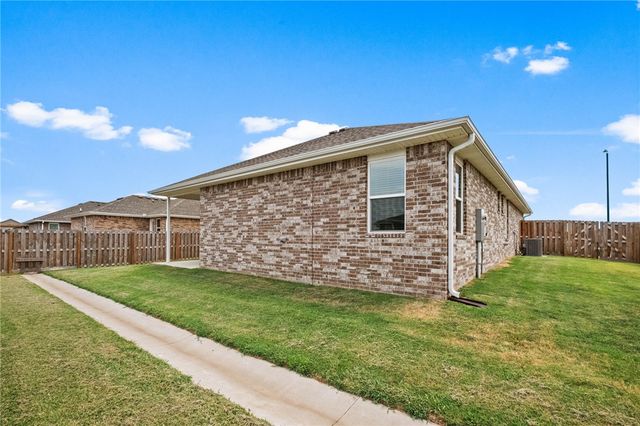 908 S Sparrow Street, Siloam Springs, AR 72761