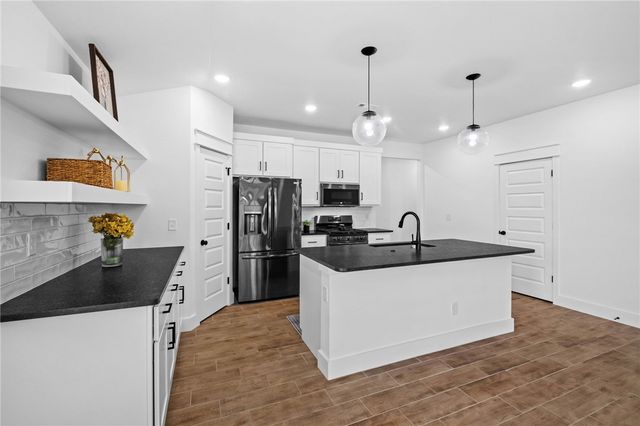908 S Sparrow Street, Siloam Springs, AR 72761