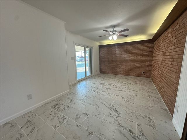 136 Daniel Moore St, Portland, TX 78374