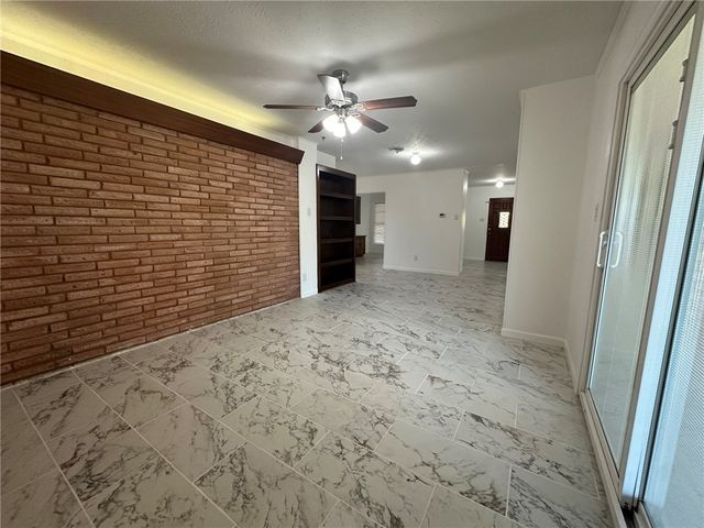 136 Daniel Moore St, Portland, TX 78374