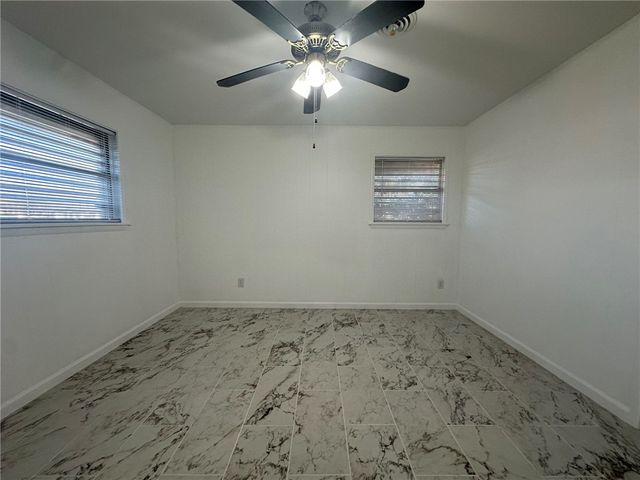 136 Daniel Moore St, Portland, TX 78374