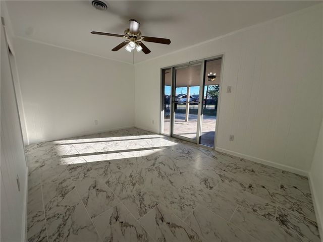 136 Daniel Moore St, Portland, TX 78374