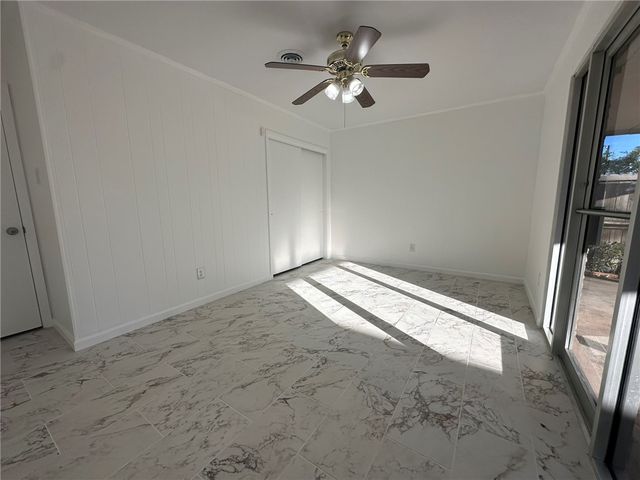 136 Daniel Moore St, Portland, TX 78374