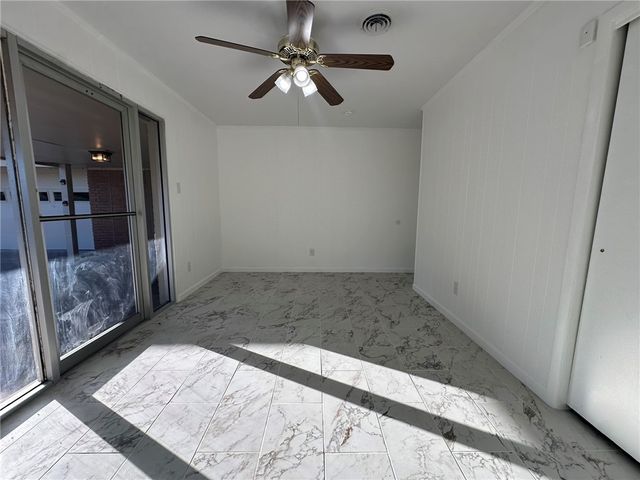 136 Daniel Moore St, Portland, TX 78374